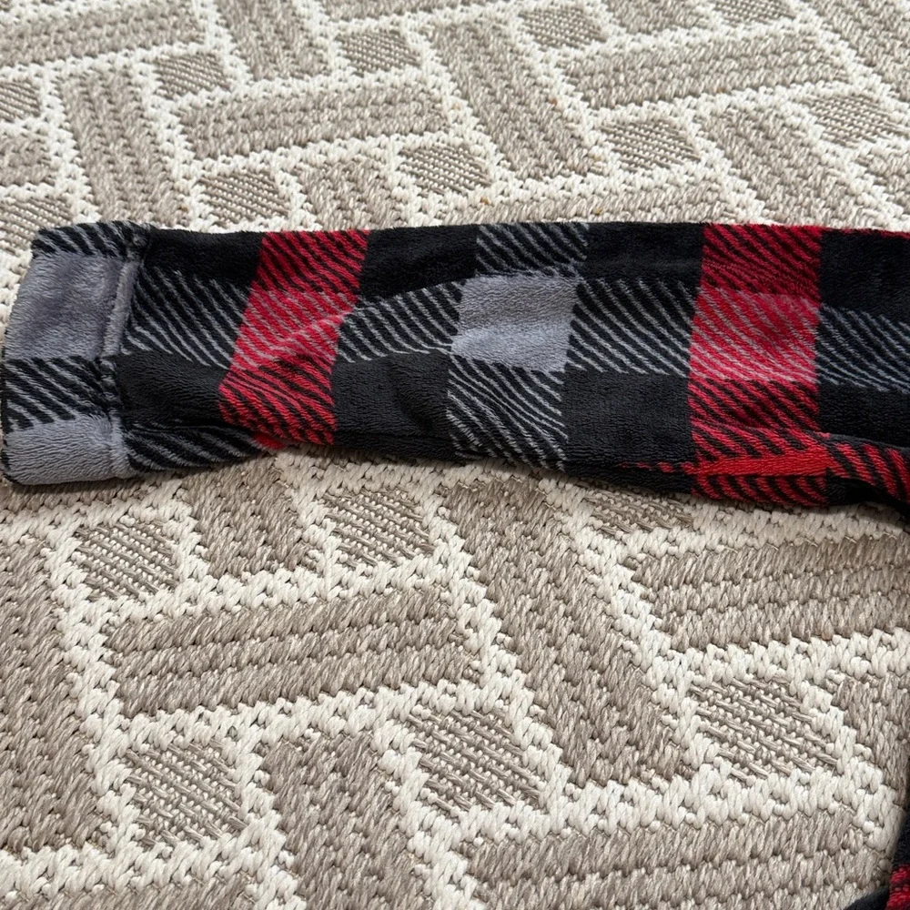 Cuddl Duds  youth Red and Black Plaid Fleece Hooded Robe
